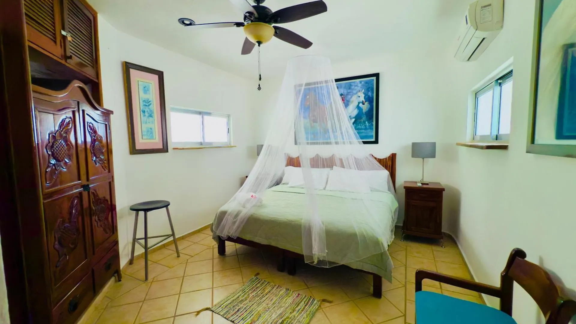 Urbaneden 'Another Day In Paradise' Playa del Carmen Mexiko