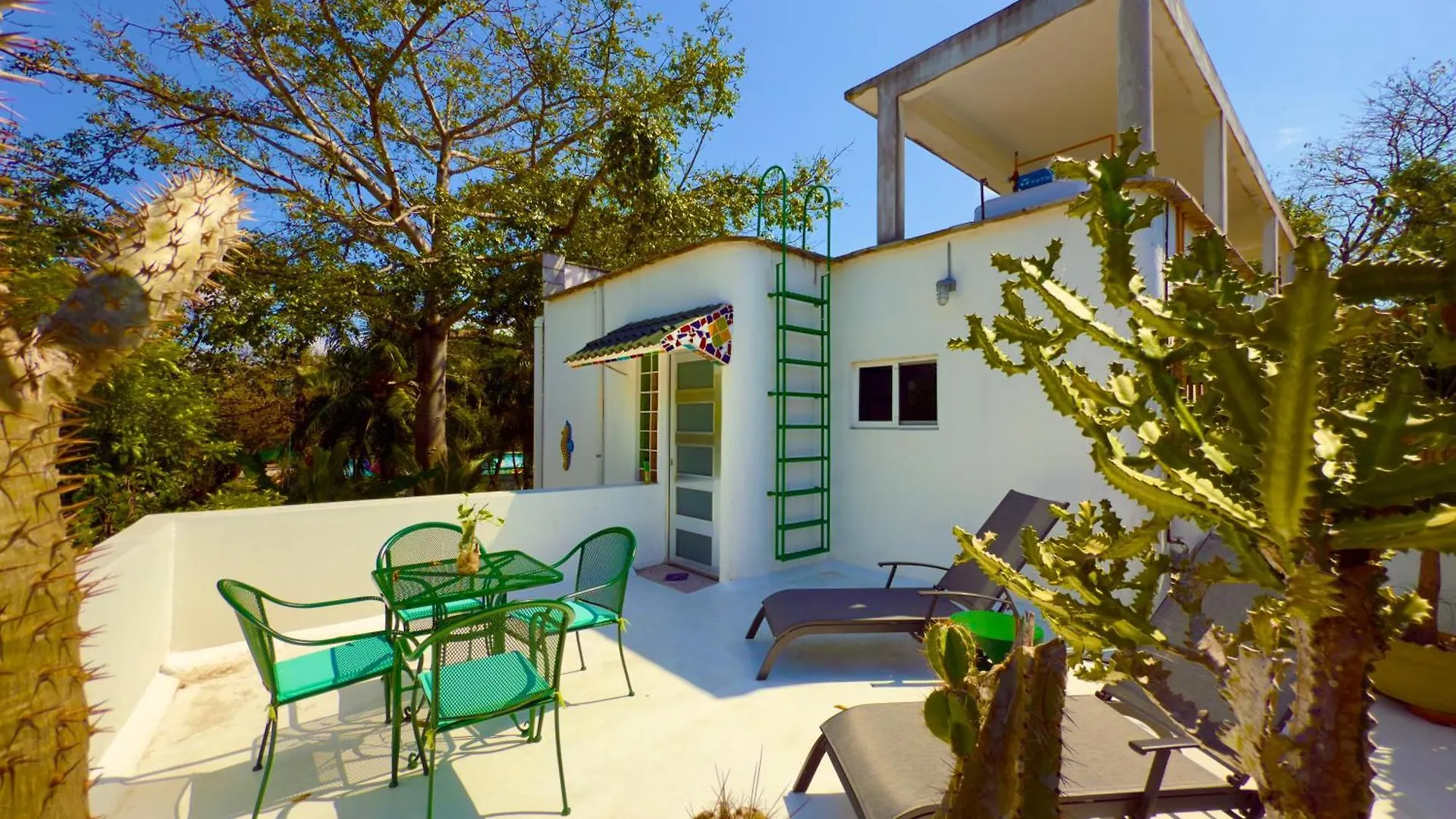 Urbaneden 'Another Day In Paradise' Playa del Carmen 0*,  Mexiko